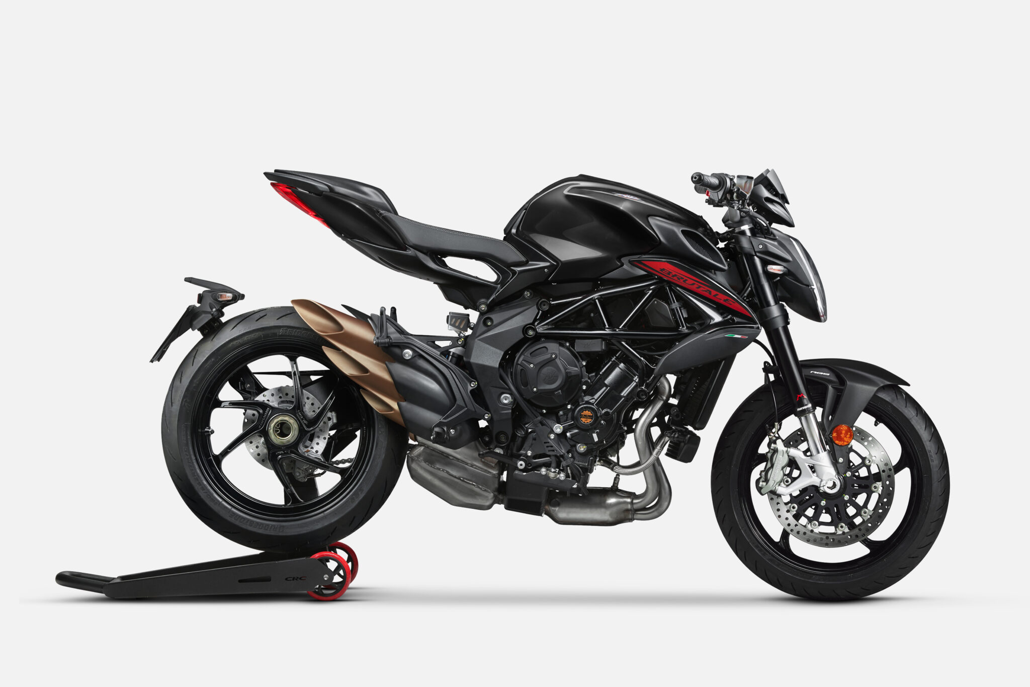 BRUTALE_R_BLK_STUDIO_1