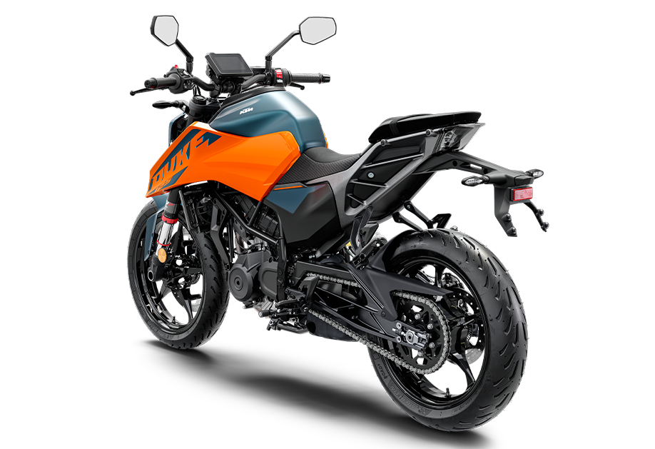 PHO_BIKE_PERS_LIHI_MY24-KTM-125-DUKE-ORANGE-REAR-LEFT_#SALL_#AEPI_#V1
