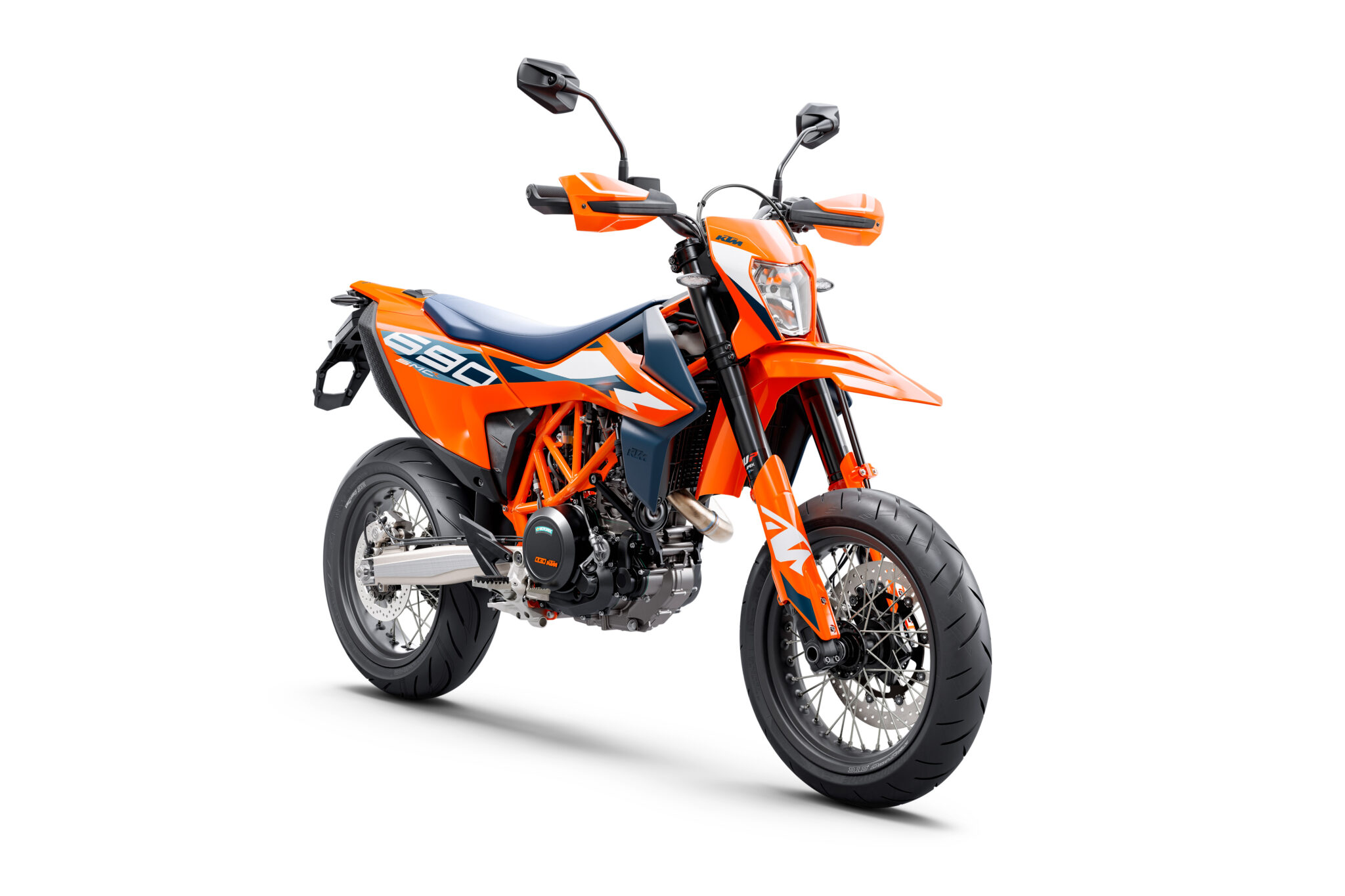 PHO_BIKE_PERS_REVO_690-SMC-R-MY23-Front-Right_#SALL_#AEPI_#V2